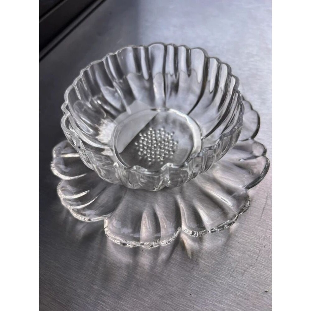 Glass bowl flower design excellent condition
